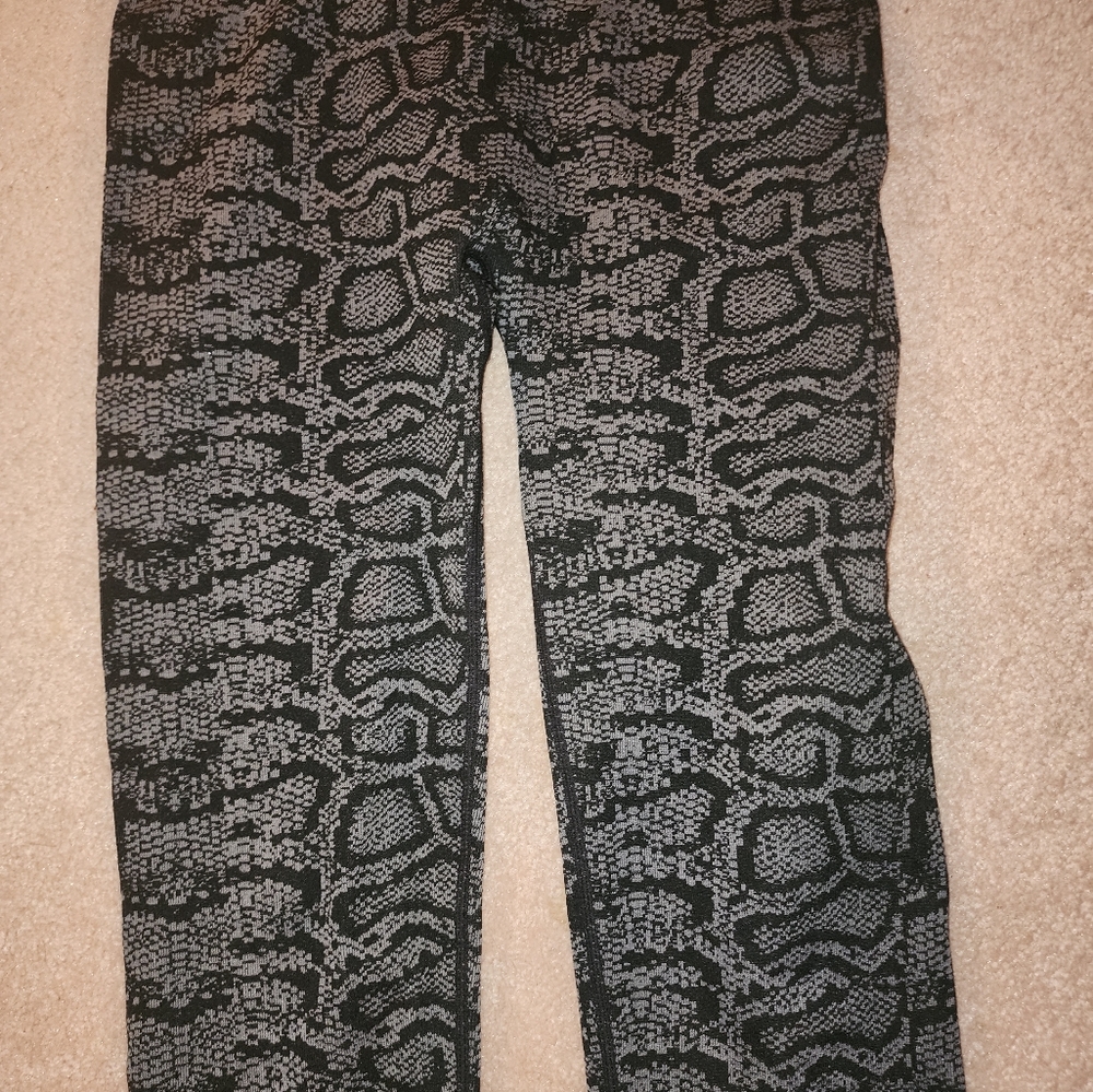Ryka leggings snakeskin black gray Large